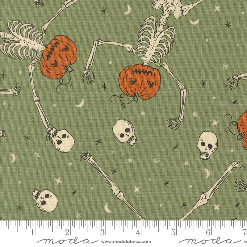 Home Sweet Haunt Moss Skeletons 20913 15