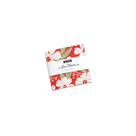 Love Blooms Mini Charm 5220MC